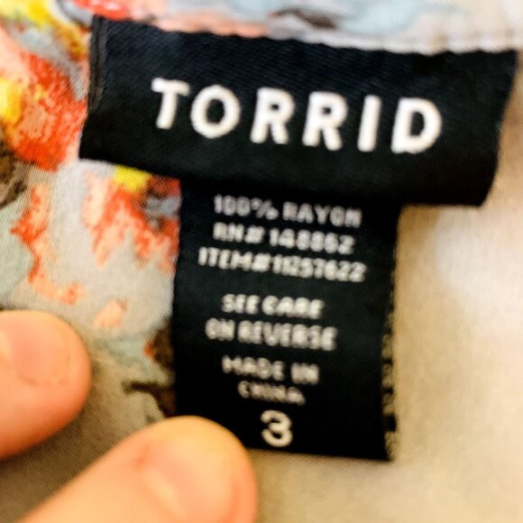 Torrid Womens Harper Challis Blouse Gray Floral Button Loop Plus Size 3 | 3X - Picture 9 of 13